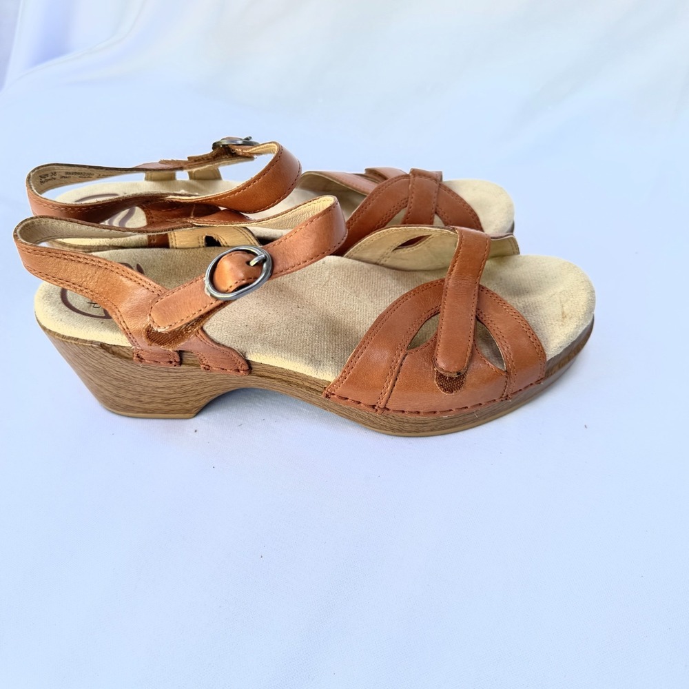 Dansko Season Sandals Women's 7.5-8 Camel Leather Heeled Adjustable Ankle Strap